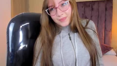 Snapshot of dahlia_rousse chatting on October 2025 09:30:01 PM Dahlia online show from October 2025 09:30:01 PM