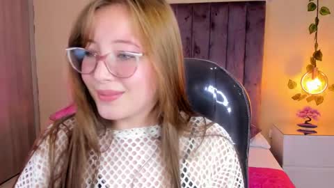 Snapshot of dahlia_rousse chatting on October 2025 09:06:01 PM Dahlia online show from October 2025 09:06:01 PM