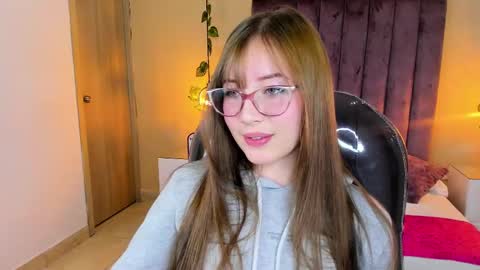 Snapshot of dahlia_rousse chatting on December 2025 06:34:02 AM Dahlia online show from December 2025 06:34:02 AM