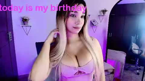 Snapshot of dahnia_cruz chatting on July 2026 03:38:02 PM dahnia_cruz online show from July 2026 03:38:02 PM