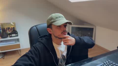 Snapshot of daimon_hall chatting on November 2025 01:32:01 PM Daimon online show from November 2025 01:32:01 PM