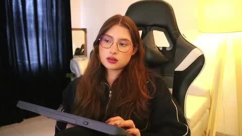 Lauren            online show from November 2025 03:55:01 PM