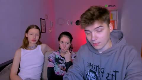 daisy online show from November 2025 08:16:01 PM