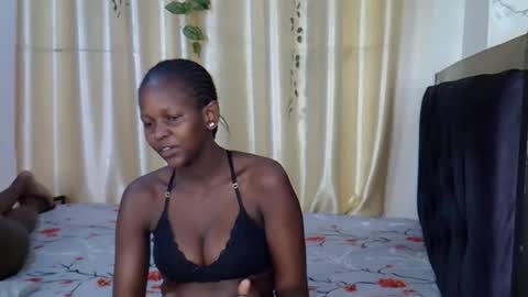 Snapshot of daisy_bunnie chatting on November 2025 11:43:02 AM daisy online show from November 2025 11:43:02 AM