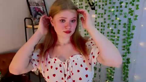 Snapshot of daisy_santos chatting on July 2026 12:22:02 PM Mary online show from July 2026 12:22:02 PM