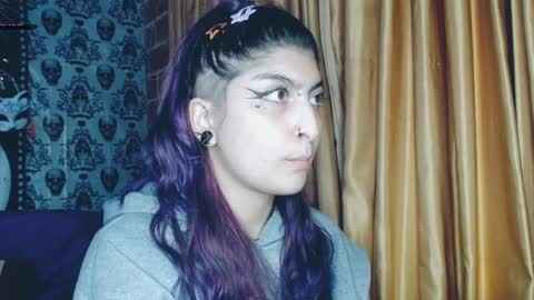 Snapshot of dak_7 chatting on January 2025 01:44:01 AM -- -- help me reach 100 hands up online show from January 2025 01:44:01 AM