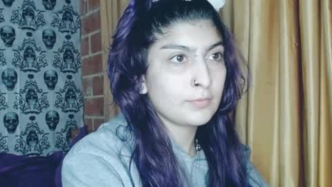 Snapshot of dak_7 chatting on February 2025 01:40:01 AM -- -- help me reach 100 hands up online show from February 2025 01:40:01 AM