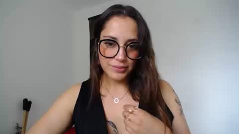 IG  dakotasofiaa online show from March 2026 07:54:01 PM