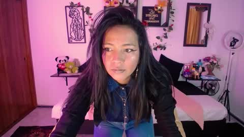 Caroliina online show from January 2026 02:44:01 PM