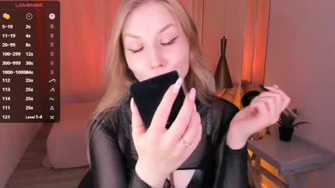 Snapshot of dakotamabs chatting on October 2025 09:49:01 AM Dakota online show from October 2025 09:49:01 AM