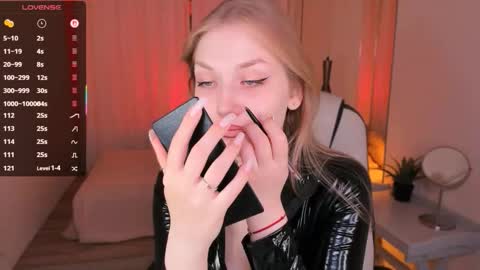 Snapshot of dakotamabs chatting on October 2025 06:41:02 AM Dakota online show from October 2025 06:41:02 AM