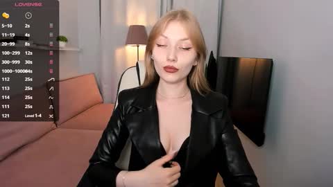 Snapshot of dakotamabs chatting on November 2025 10:25:02 AM Dakota online show from November 2025 10:25:02 AM