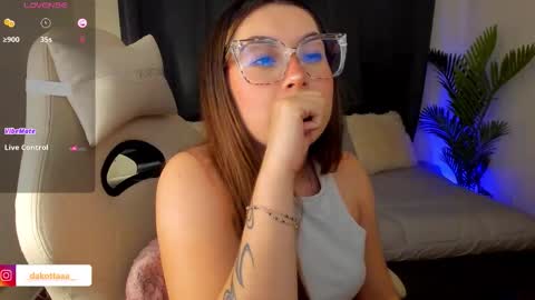 dakottaa__ online show from October 2025 12:24:02 AM