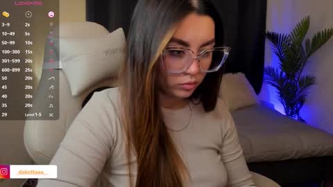 dakottaa__ online show from November 2025 12:35:01 AM