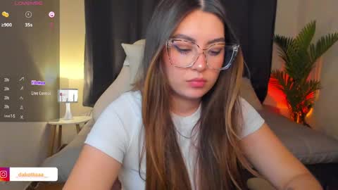 dakottaa__ online show from April 2026 11:43:02 PM