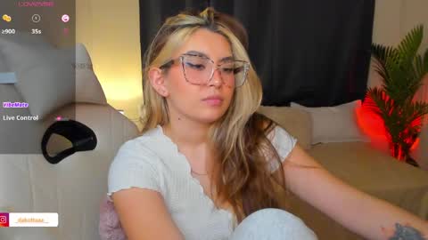 dakottaa__ online show from June 2026 12:27:01 AM
