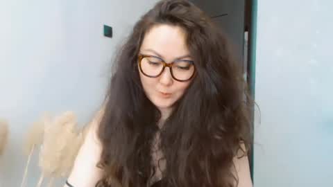 Snapshot of dalidayes chatting on June 2026 06:18:01 AM Dali online show from June 2026 06:18:01 AM