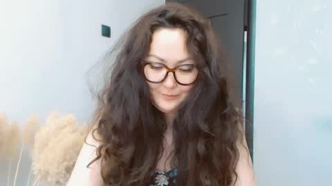 Snapshot of dalidayes chatting on June 2026 06:08:01 AM Dali online show from June 2026 06:08:01 AM