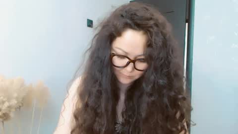 Snapshot of dalidayes chatting on June 2026 06:14:01 AM Dali online show from June 2026 06:14:01 AM