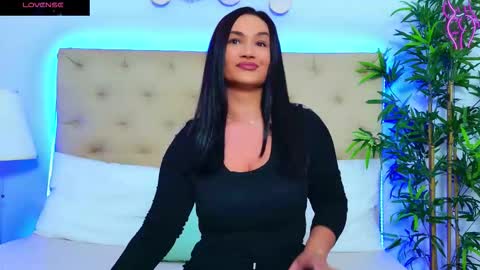 daliyaa_ online show from October 2025 12:01:02 PM