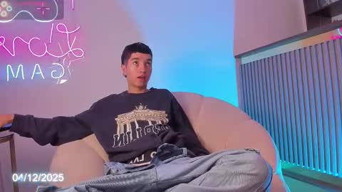 Snapshot of dallen_grant chatting on December 2025 12:36:01 PM Dallen Grant online show from December 2025 12:36:01 PM