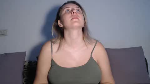 Snapshot of dalyana22 chatting on November 2025 10:18:02 PM Maria online show from November 2025 10:18:02 PM