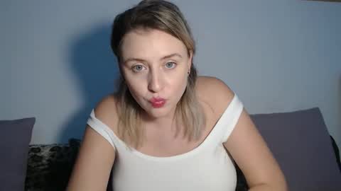 Snapshot of dalyana22 chatting on November 2025 10:19:01 PM Maria online show from November 2025 10:19:01 PM