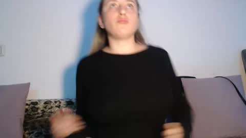 Snapshot of dalyana22 chatting on November 2025 08:22:01 PM Maria online show from November 2025 08:22:01 PM