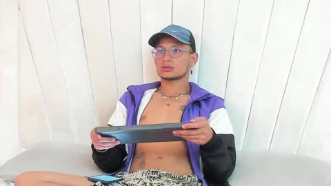 Snapshot of damian_garciaah chatting on May 2026 06:04:02 PM Damian Garcia online show from May 2026 06:04:02 PM