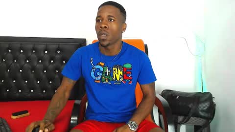 Snapshot of damian_hart_24cm chatting on November 2025 08:37:01 AM damian_hart_24cm online show from November 2025 08:37:01 AM