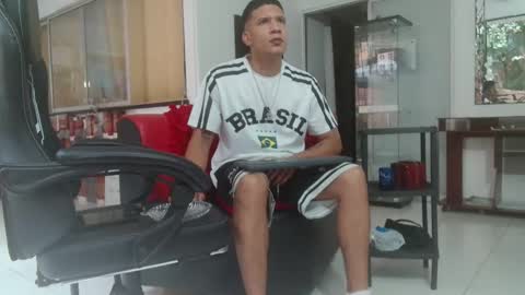 damyan_2003 online show from November 2025 02:33:01 PM