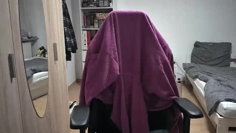 King Dan online show from November 2025 07:35:02 PM