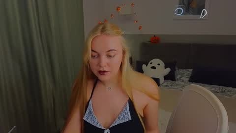 Snapshot of dana_love0 chatting on October 2025 06:32:01 PM Dana online show from October 2025 06:32:01 PM