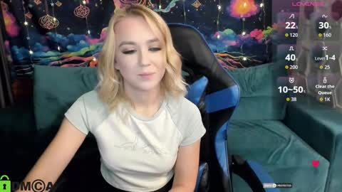 dances_queen online show from December 2025 07:38:02 AM