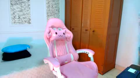 Snapshot of danellahouston chatting on November 2025 01:11:01 PM Danella Houston online show from November 2025 01:11:01 PM