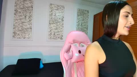 Snapshot of danellahouston chatting on December 2025 11:09:01 PM Danella Houston online show from December 2025 11:09:01 PM