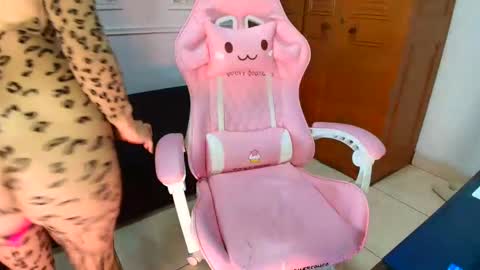 Snapshot of danellahouston chatting on December 2025 05:51:02 PM Danella Houston online show from December 2025 05:51:02 PM