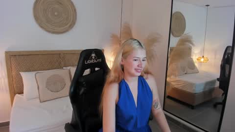 D A N I A online show from September 2025 11:59:01 AM