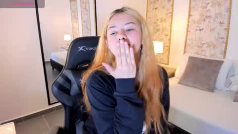 D A N I A online show from November 2025 02:55:02 AM