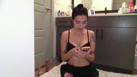 Snapshot of danidivina777 chatting on October 2025 04:27:01 PM danidivina777 online show from October 2025 04:27:01 PM