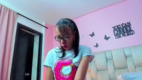 Snapshot of daniela_xue chatting on February 2025 02:44:02 AM lorena online show from February 2025 02:44:02 AM