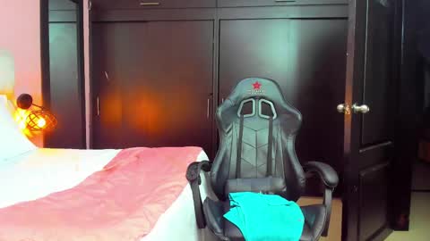 Snapshot of daniela_xue chatting on February 2025 08:54:02 AM lorena online show from February 2025 08:54:02 AM