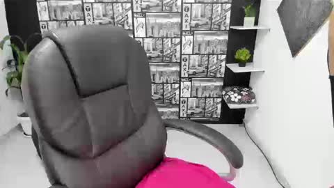 Snapshot of danielamonroe chatting on September 2025 08:30:02 PM danielamonroe online show from September 2025 08:30:02 PM