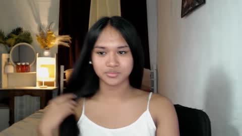 Snapshot of daniellelux chatting on February 2025 08:20:01 AM daniellelux online show from February 2025 08:20:01 AM