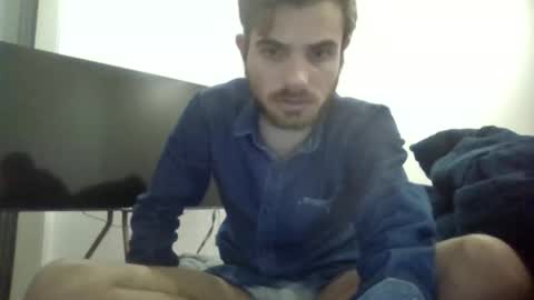Snapshot of danievio21 chatting on May 2026 02:40:01 AM danievio21 online show from May 2026 02:40:01 AM