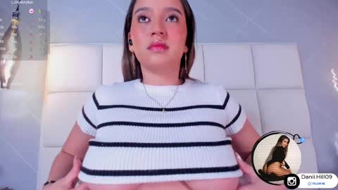 Snapshot of danii_hill chatting on September 2025 04:01:01 AM Danii online show from September 2025 04:01:01 AM