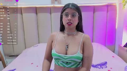 Snapshot of daniilove_ chatting on June 2026 04:04:02 AM Danni online show from June 2026 04:04:02 AM