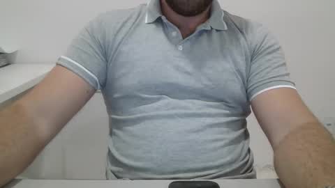 Dani Oli online show from November 2025 10:43:02 PM