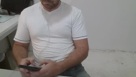 Dani Oli online show from November 2025 10:32:02 PM