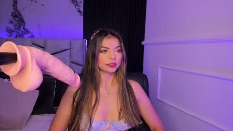 Snapshot of daniphoenixx chatting on February 2025 07:10:02 PM Dani Phonenix online show from February 2025 07:10:02 PM